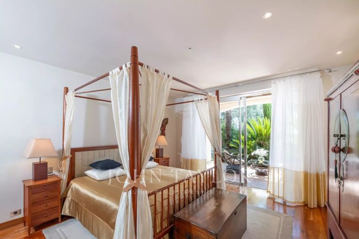 Image No.13-8 Bed House for sale