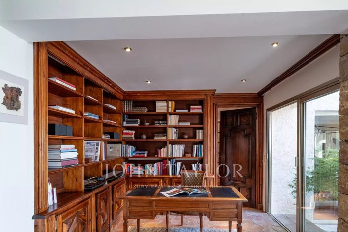 Image No.16-8 Bed House for sale