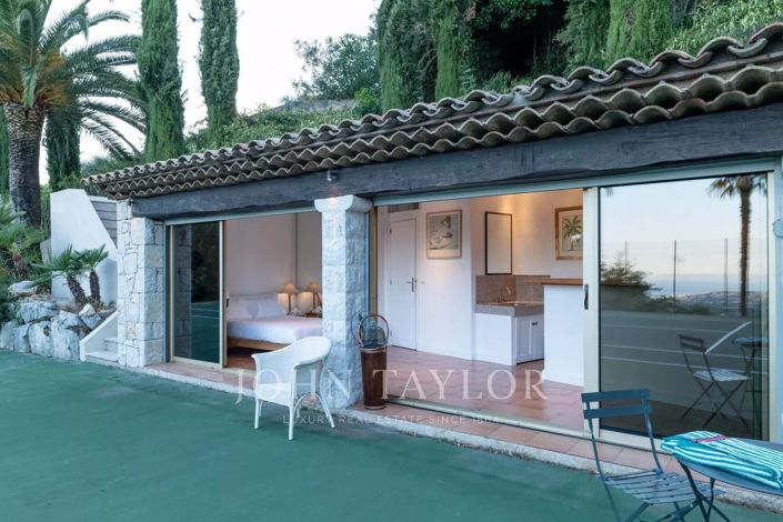 Image No.26-8 Bed House for sale