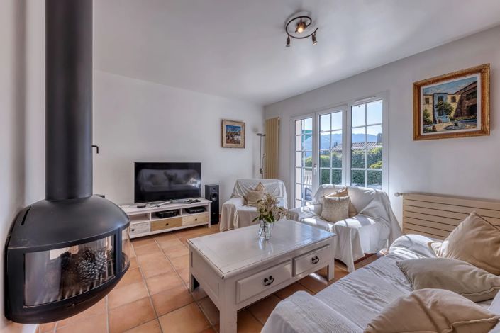 Image No.11-5 Bed House for sale