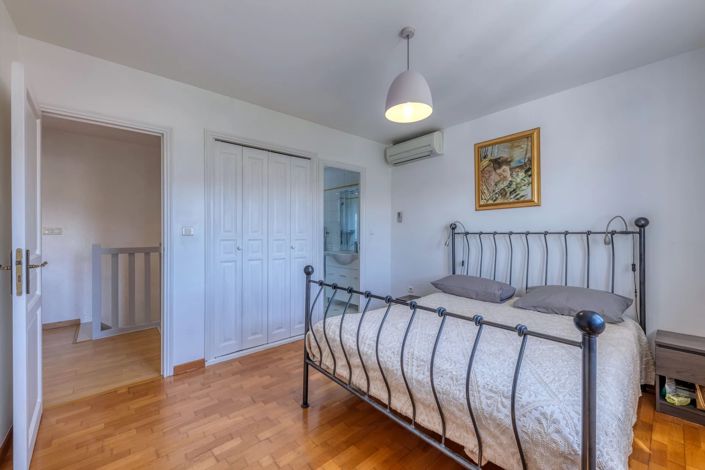 Image No.16-5 Bed House for sale
