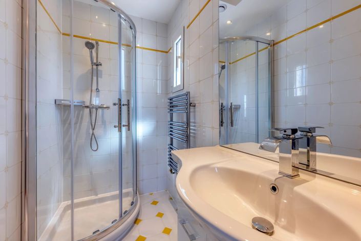Image No.22-5 Bed House for sale