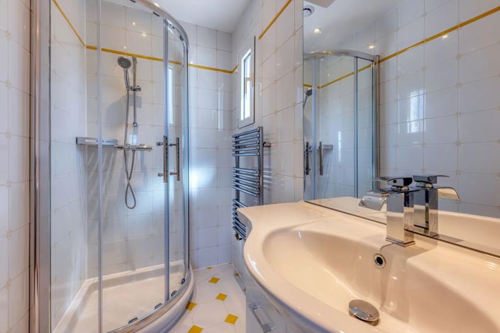 Image No.22-5 Bed House for sale