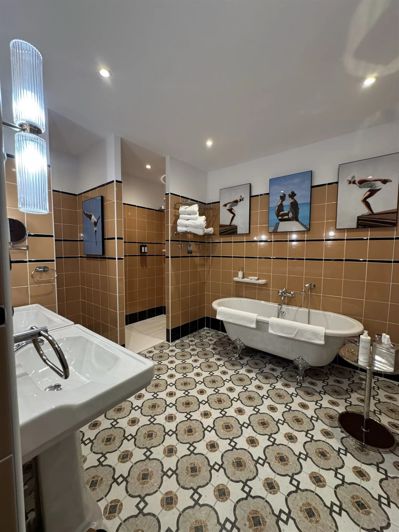 Image No.22-6 Bed House for sale