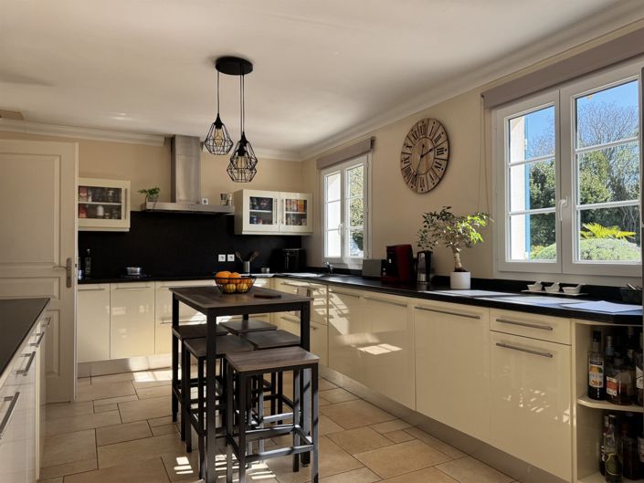 Image No.29-5 Bed Property for sale