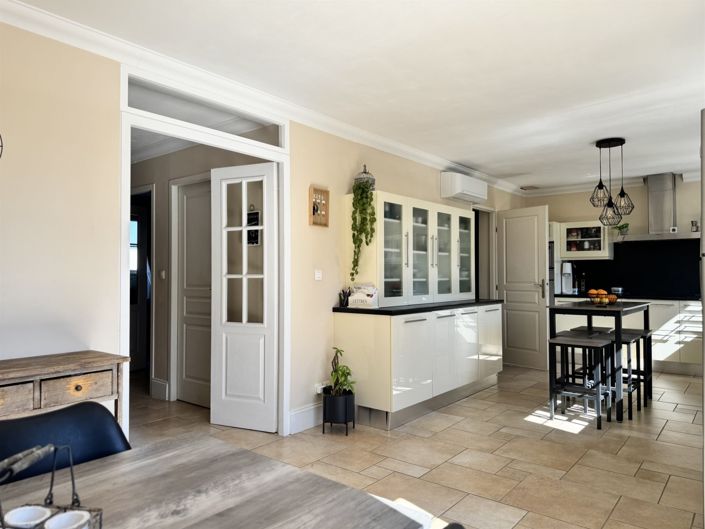 Image No.30-5 Bed Property for sale