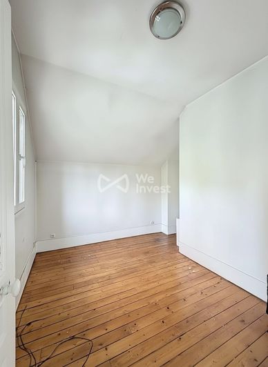 Image No.20-5 Bed Property for sale
