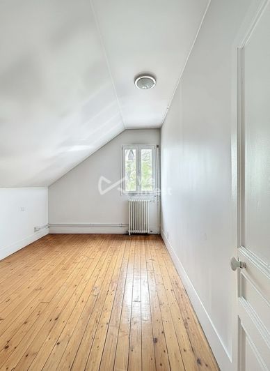 Image No.26-5 Bed Property for sale