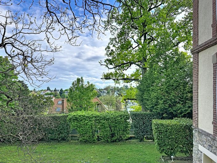 Image No.5-5 Bed Property for sale