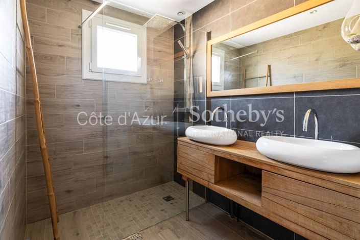 Image No.10-3 Bed Apartment for sale