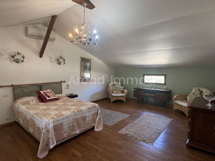 Image No.5-6 Bed House for sale