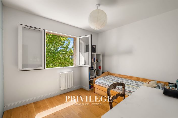 Image No.16-5 Bed House for sale