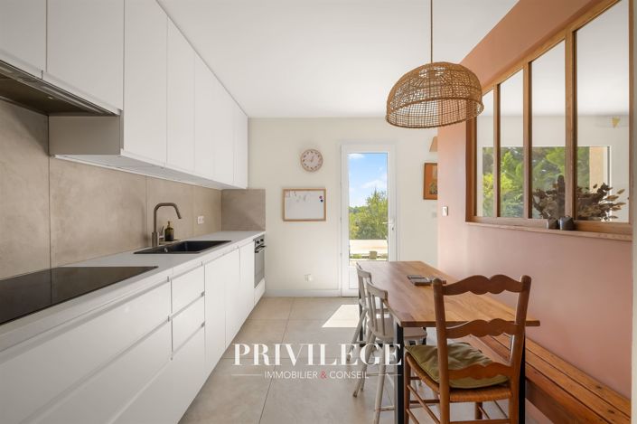 Image No.9-5 Bed House for sale