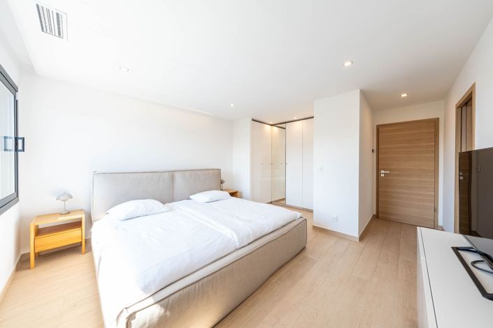 Image No.10-4 Bed House for sale