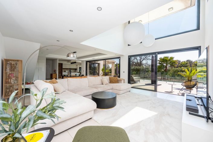 Image No.7-4 Bed House for sale