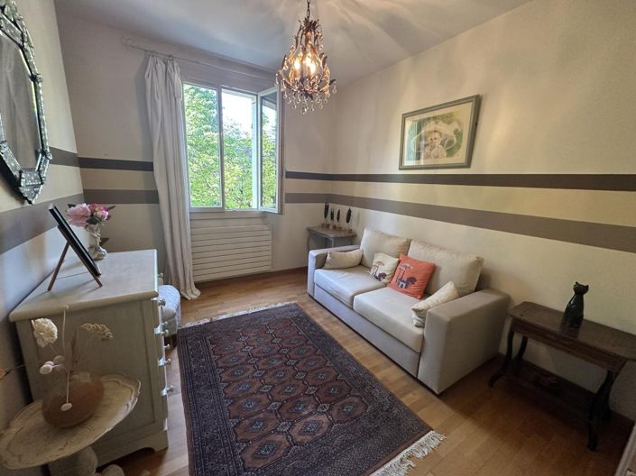 Image No.11-6 Bed House for sale
