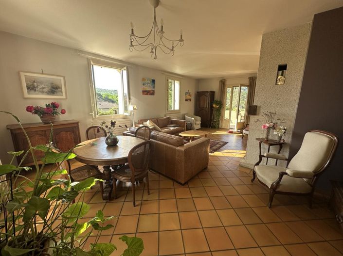Image No.4-6 Bed House for sale