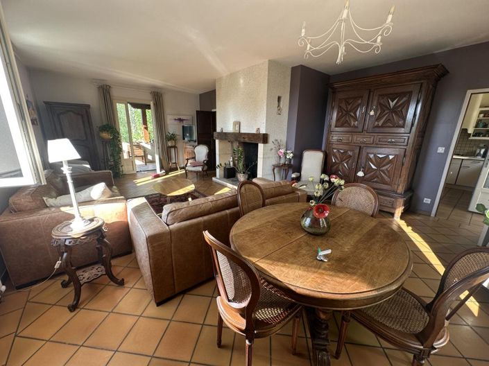 Image No.6-6 Bed House for sale