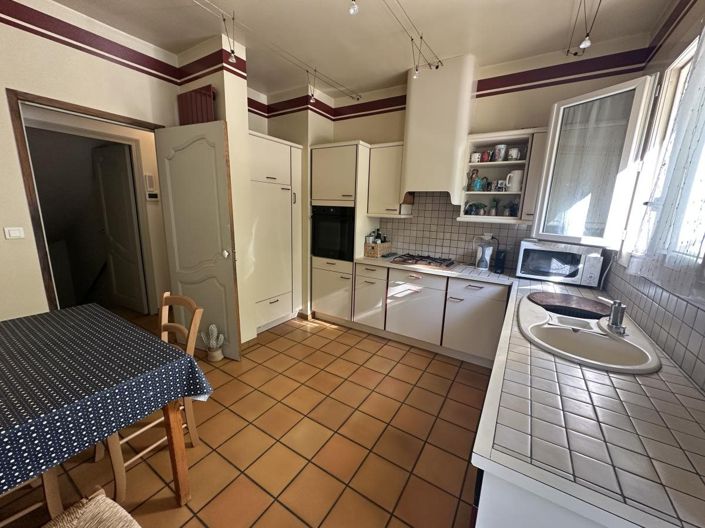 Image No.8-6 Bed House for sale