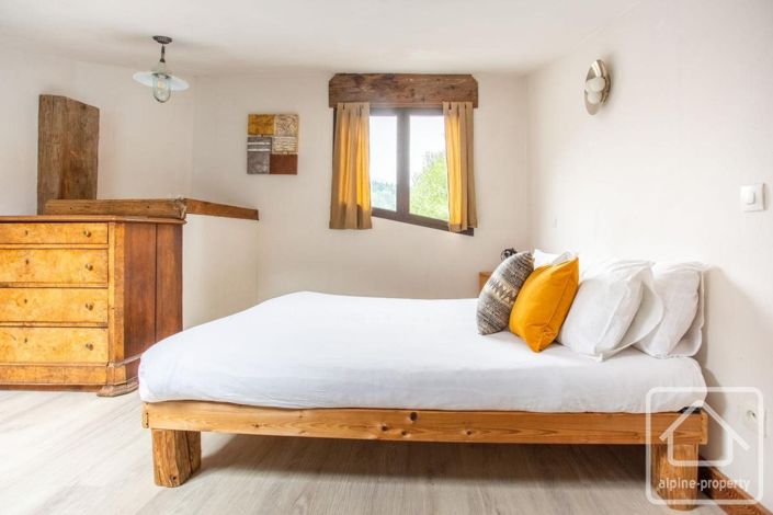 Image No.15-10 Bed Property for sale