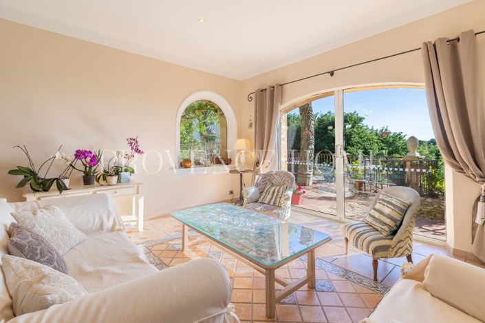 Image No.14-6 Bed Property for sale