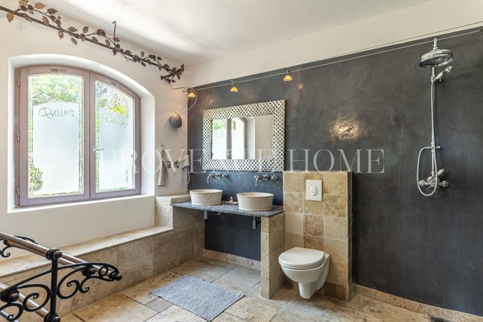 Image No.15-6 Bed Property for sale