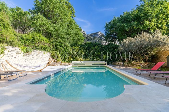 Image No.20-6 Bed Property for sale