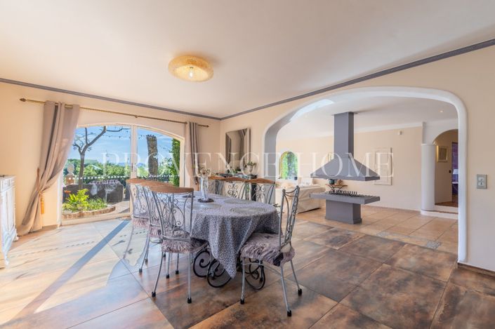 Image No.6-6 Bed Property for sale