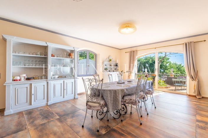 Image No.8-6 Bed Property for sale