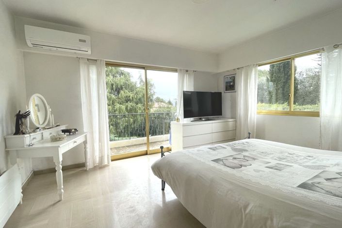 Image No.10-7 Bed House for sale