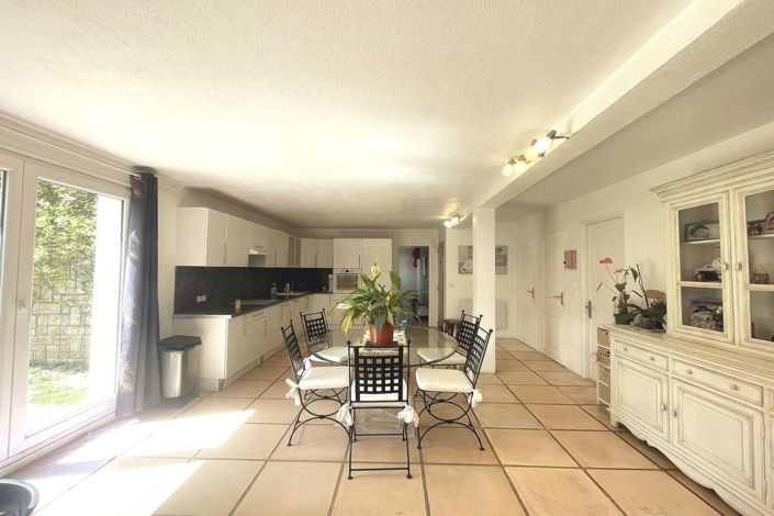 Image No.14-7 Bed House for sale