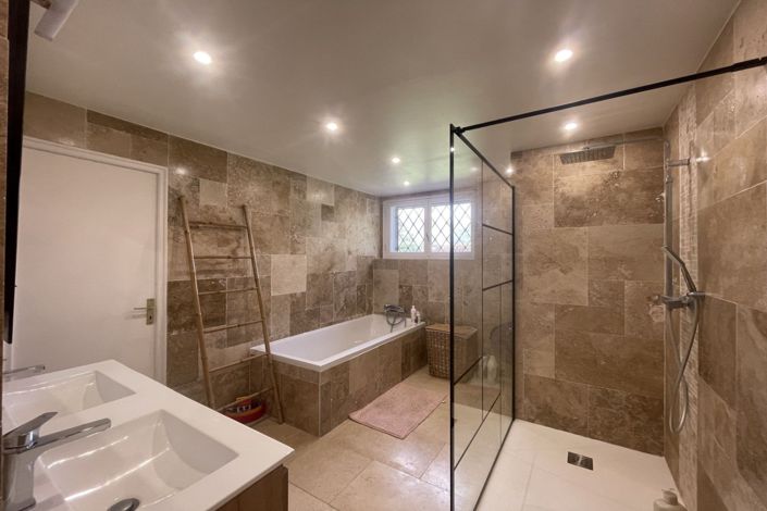 Image No.16-7 Bed House for sale