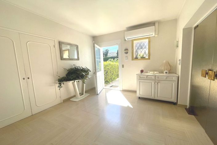 Image No.7-7 Bed House for sale