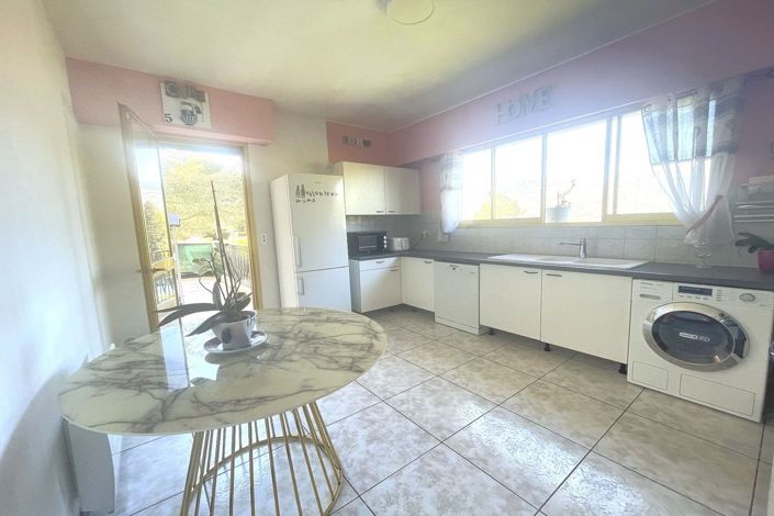 Image No.8-7 Bed House for sale