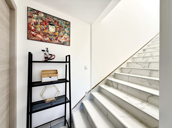 Image No.11-3 Bed House for sale