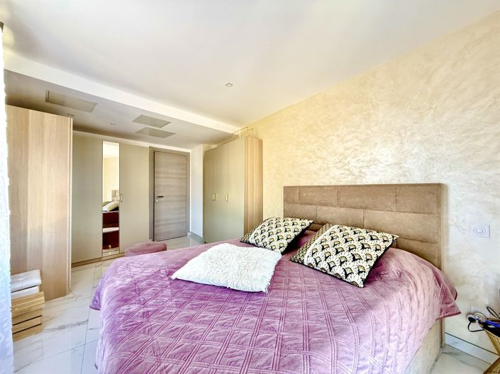 Image No.14-3 Bed House for sale
