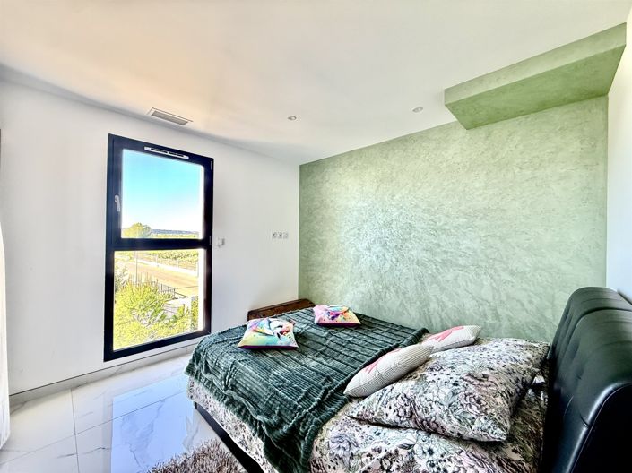 Image No.18-3 Bed House for sale