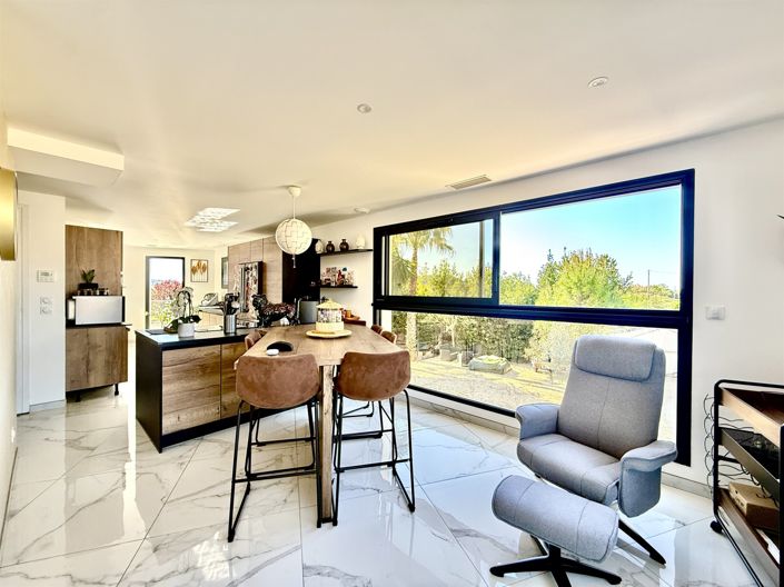 Image No.8-3 Bed House for sale