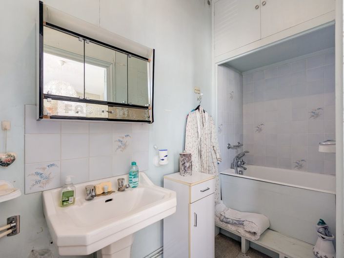 Image No.10-2 Bed House for sale