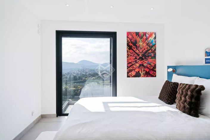 Image No.14-5 Bed House for sale