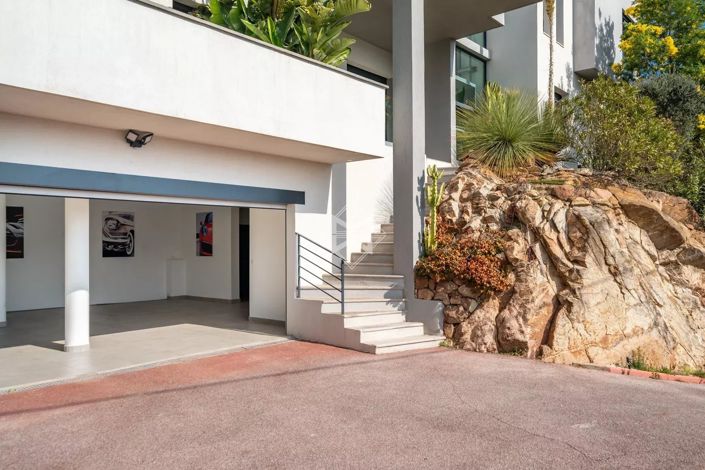 Image No.16-5 Bed House for sale