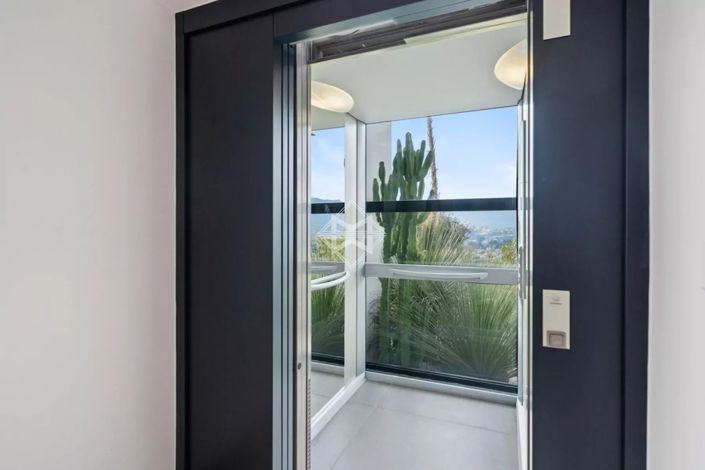 Image No.8-5 Bed House for sale