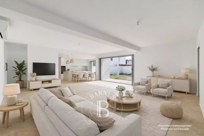 Image No.2-4 Bed House for sale