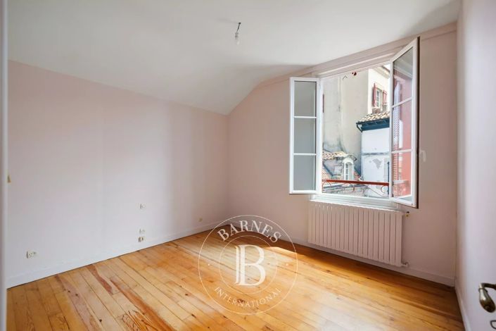 Image No.11-3 Bed Apartment for sale