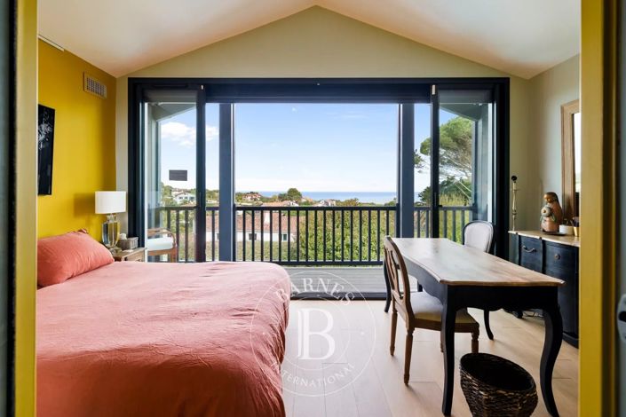 Image No.19-10 Bed House for sale