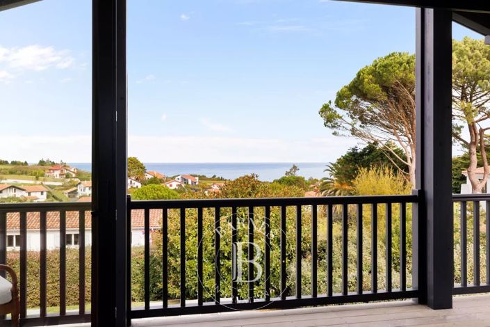 Image No.20-10 Bed House for sale