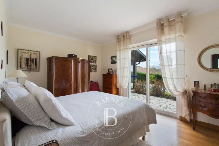 Image No.12-4 Bed House for sale