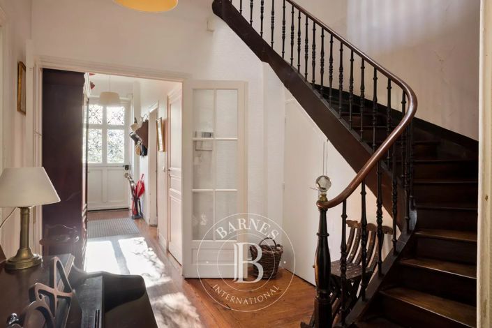 Image No.12-9 Bed House for sale
