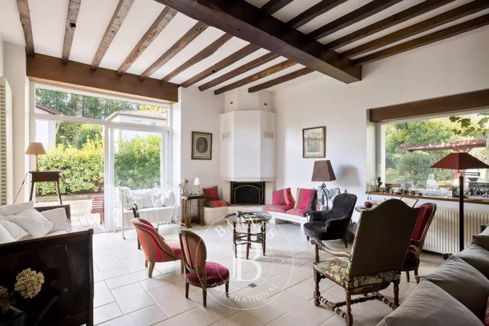 Image No.7-9 Bed House for sale