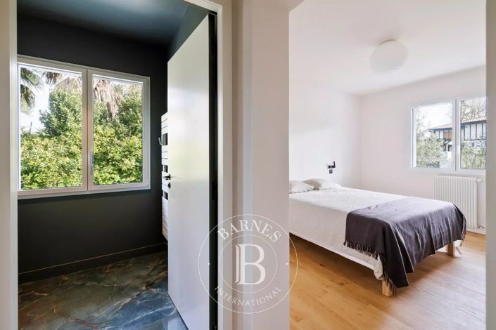 Image No.17-4 Bed House for sale
